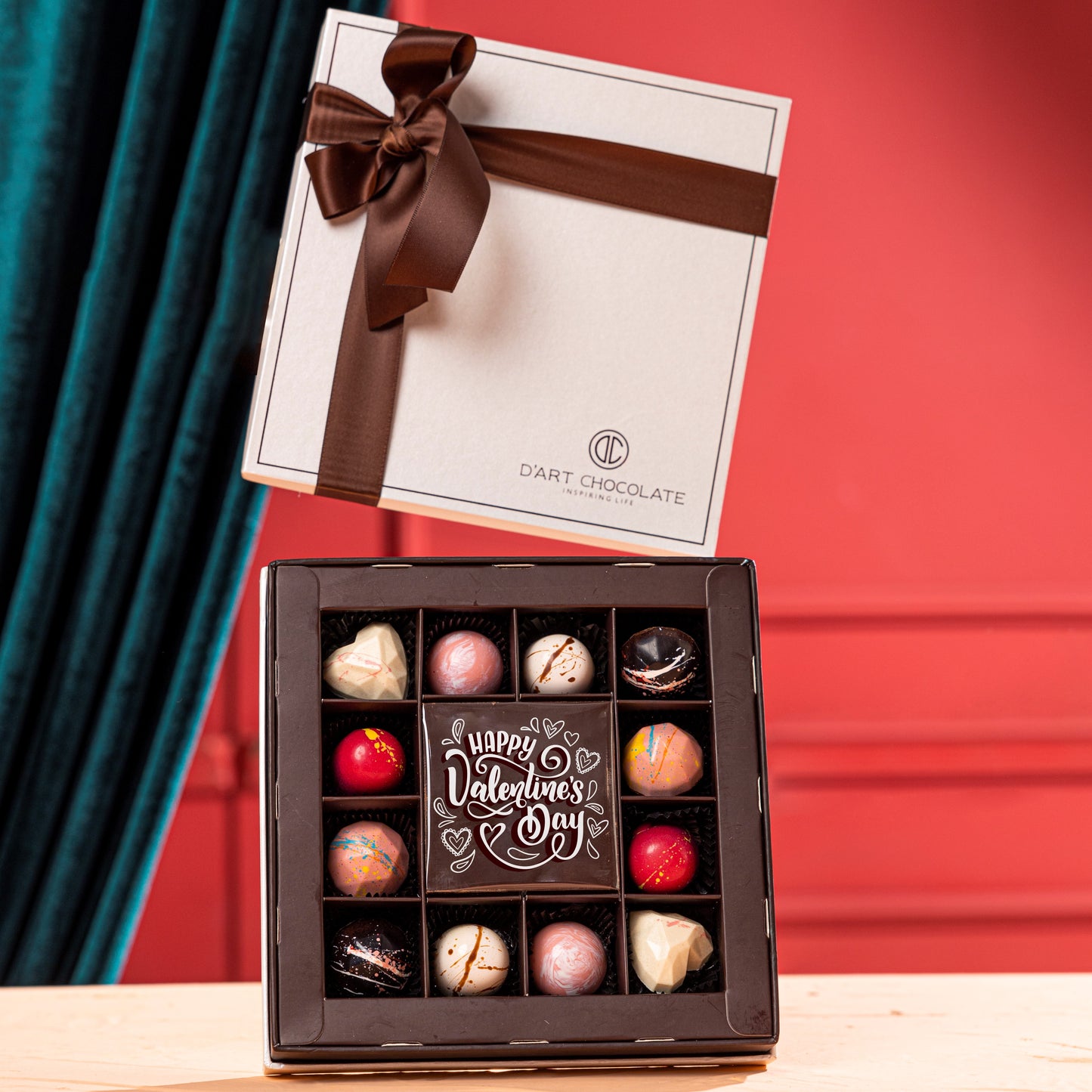 Hộp 12 Viên Socola Tươi Và 1 Viên Nghệ Thuật