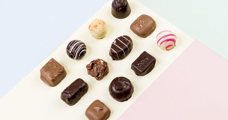 QUÀ ĐÁM CƯỚI SÁNG TẠO TỪ SOCOLA KHIẾN KHÁCH MỜI KHÓ QUÊN