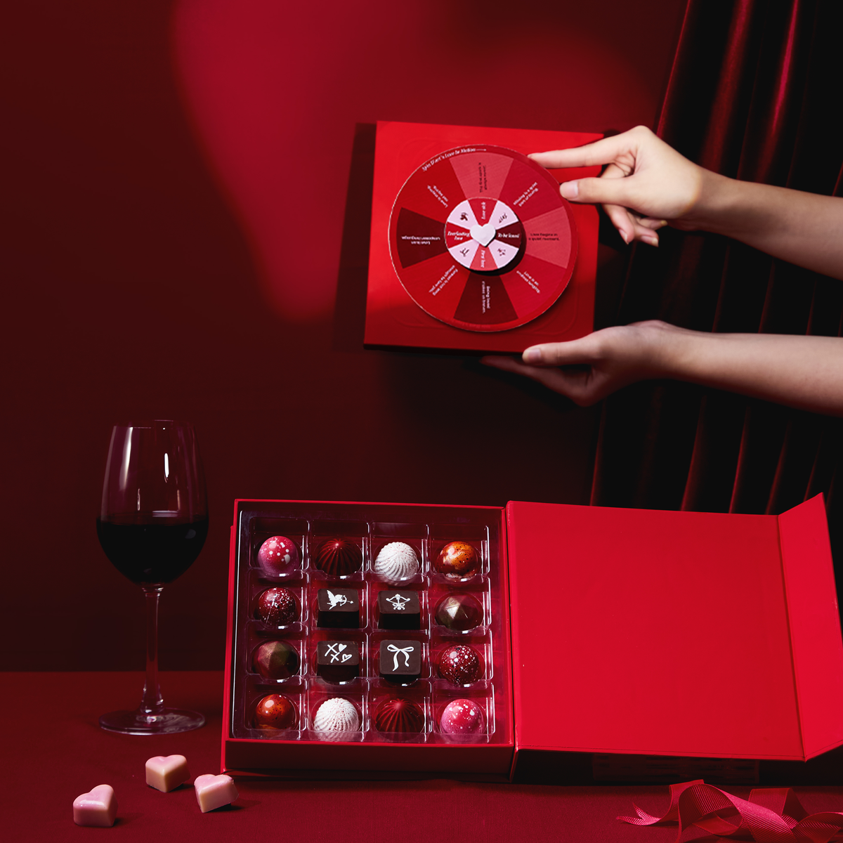 Hộp Socola Tươi 16 Viên Love in Motion - Socola Quà Tặng 8/3 Cao Cấp