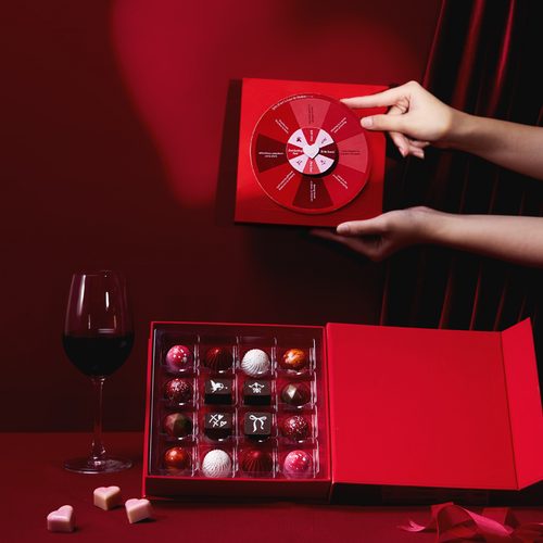Hộp Socola Tươi 16 Viên Love in Motion - Socola Quà Tặng 8/3 Cao Cấp