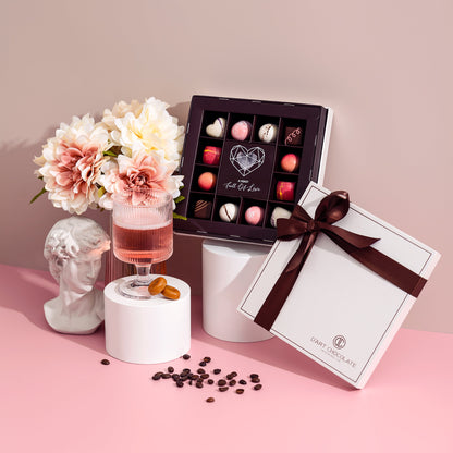 Hộp 12 Viên Socola Tươi Và 1 Viên Nghệ Thuật